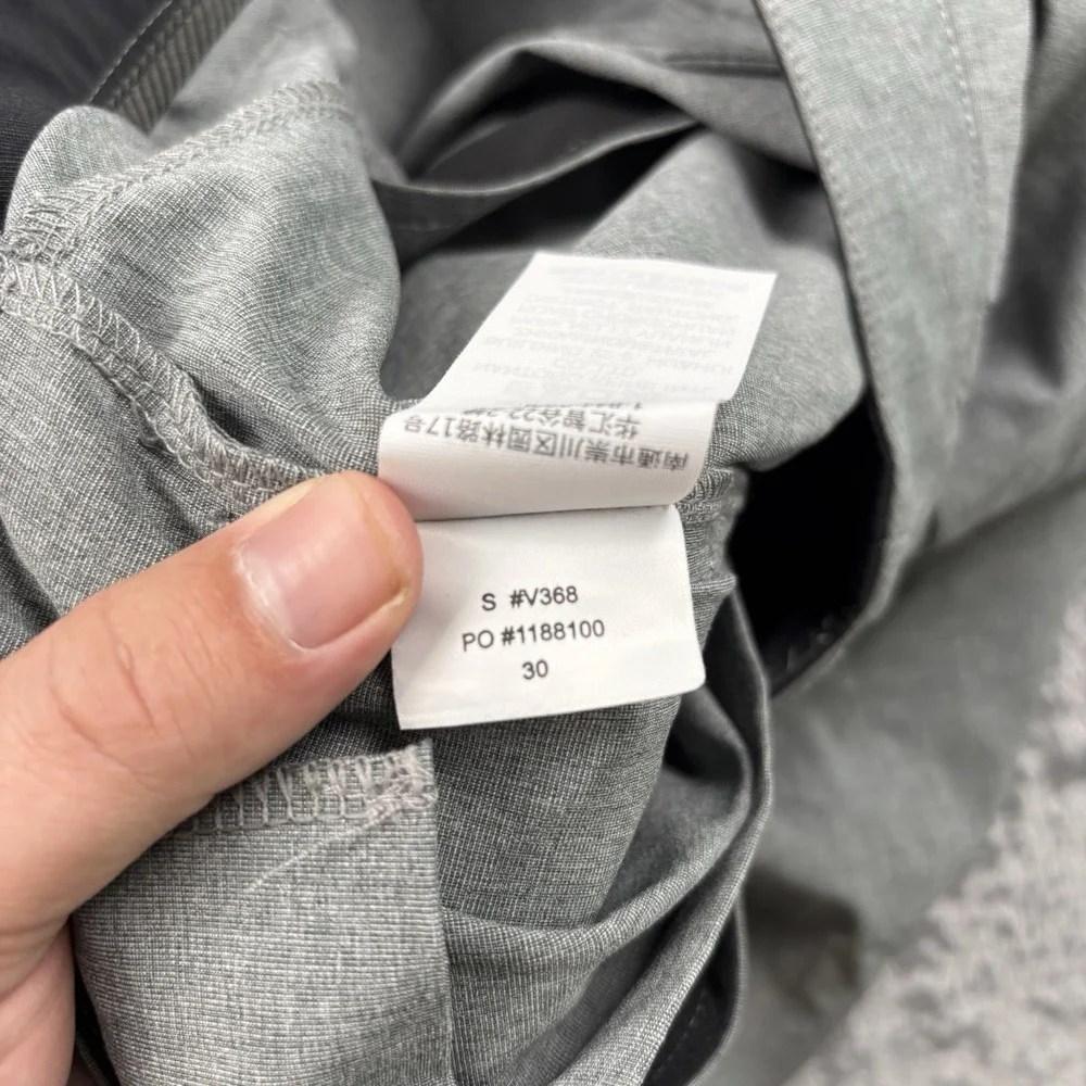 Vuori Aim Short Men's Size 30 Gray Golf Chino Performance Preppy Stretch V368